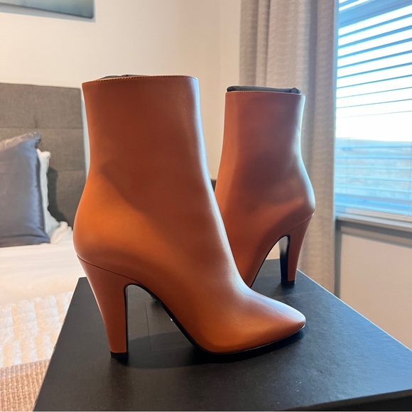 Saint Laurent Leather Boot in Cuoio. Size 37 EU - Picture 2 of 15